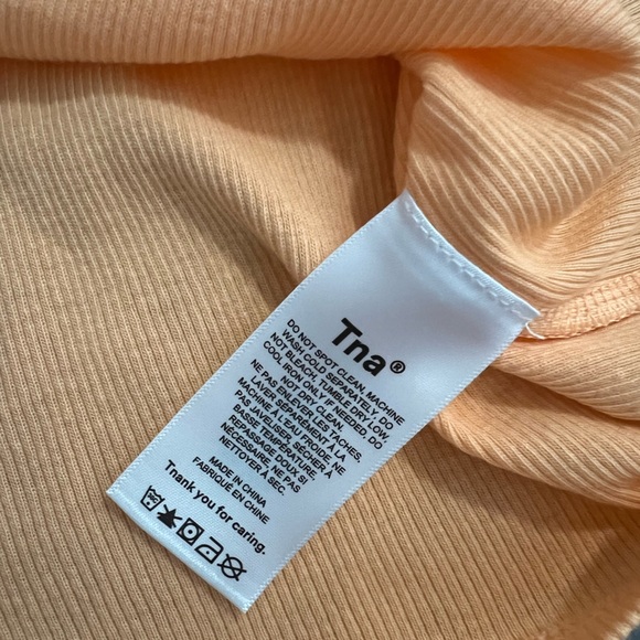 *NWT* ARITZIA TNA RIBBED CROPPED TSHIRT - XLARGE - Picture 6 of 6